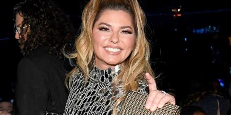 Shania Twain is a bombshell in sheer bodysuit and insane。